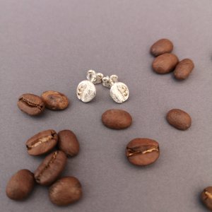 Kaffeebohnen Ohrstecker mit Brillis